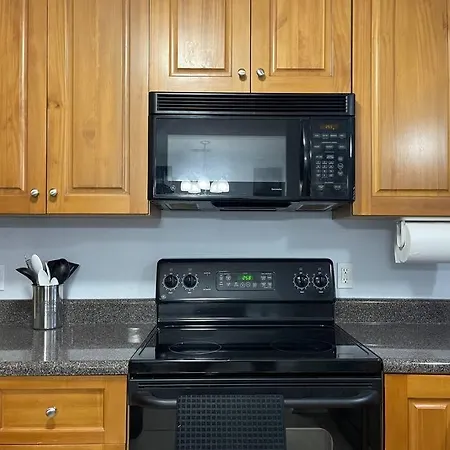 Cheerful 3-Bedrooms With Free Parking On Premises