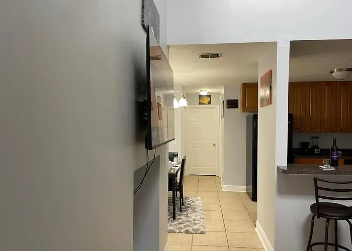Cheerful 3-bedrooms With Free Parking On Premises