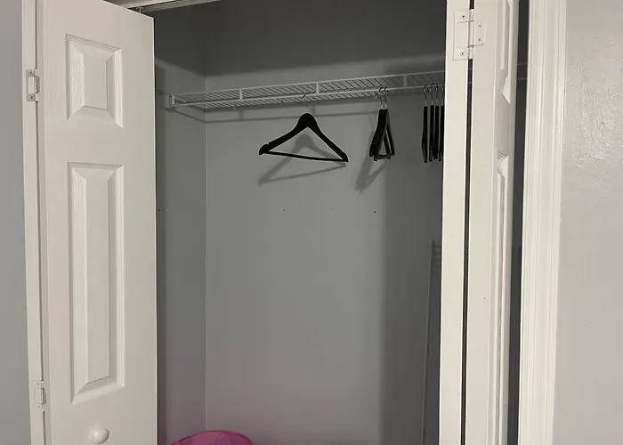 Cheerful 3-bedrooms With Free Parking On Premises *