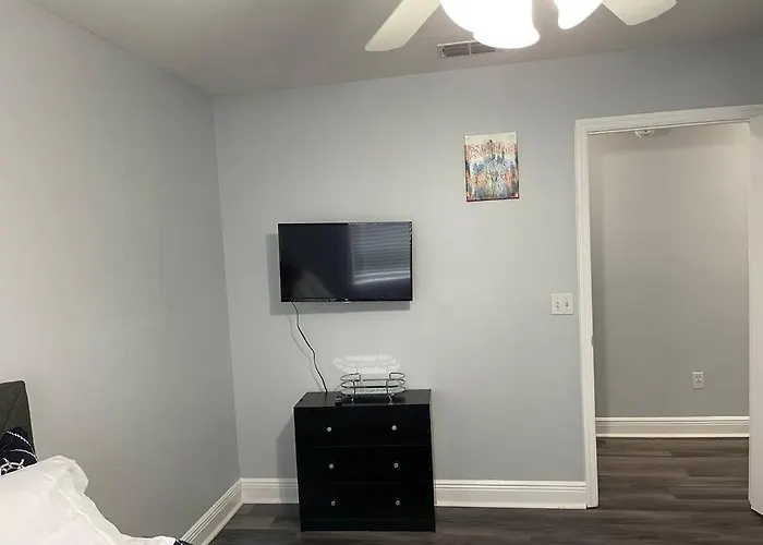 Cheerful 3-bedrooms With Free Parking On Premises Holiday home Tallahassee