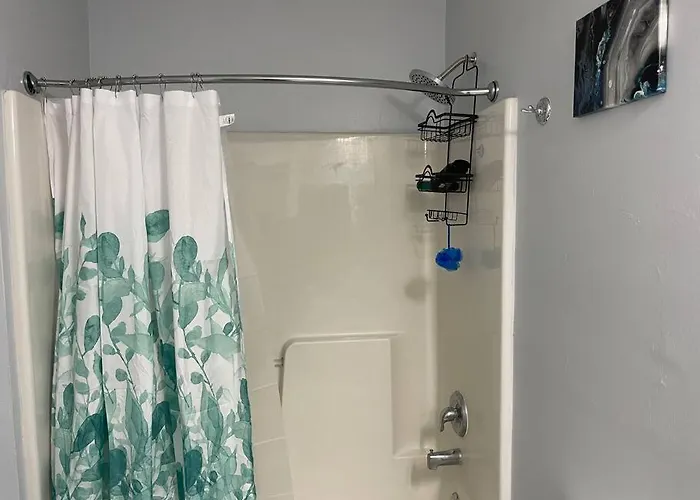 Cheerful 3-bedrooms With Free Parking On Premises Tallahassee